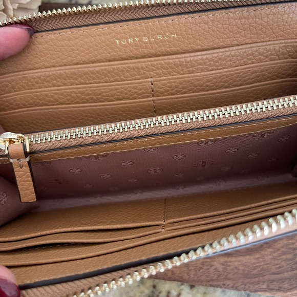 New ❤️ Tory Burch LEATHER ZIP CONTINENTAL WALLET - Picture 4 of 7
